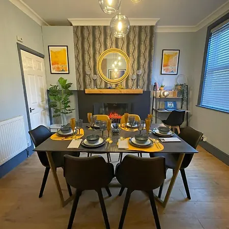 Holiday home Spacious 3-bedroom House With Parking *
